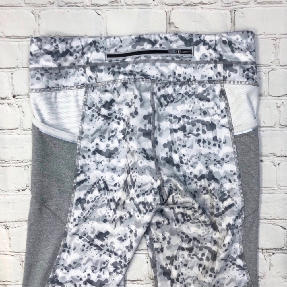 Athleta Run Dapple Be Free Crop Legging Gray White Size Small Activewear - Picture 3 of 14